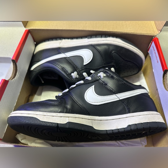 Nike Dunk Low (GS)- youth size 5Y - Picture 12 of 13